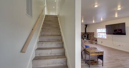 Crescent City Home w/ Hot Tub: Half-block to Beach