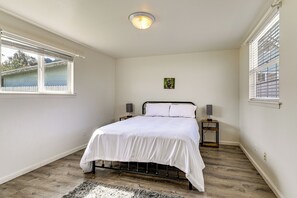 Interior - Crescent City Home w/ Hot Tub: Half-block to Beach (Crescent City)