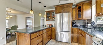 Crescent City Home w/ Hot Tub: Half-block to Beach