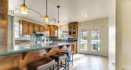 Crescent City Home w/ Hot Tub: Half-block to Beach