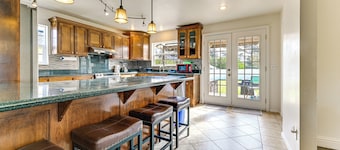 Crescent City Home w/ Hot Tub: Half-block to Beach