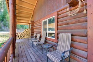 Terrace/patio - Philipsburg Log Cabin - Direct Bike Park Access! (Philipsburg)