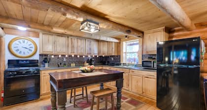 Philipsburg Log Cabin - Direct Bike Park Access!