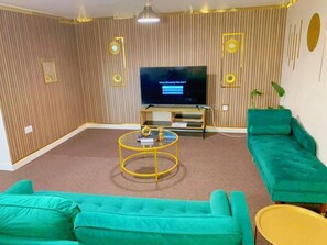 Apartment | Living area - Jessie 2-bed Apartment in Luton Dunstable (Dunstable)