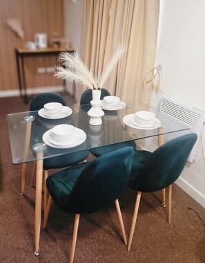 Apartment | Dining - Jessie 2-bed Apartment in Luton Dunstable (Dunstable)