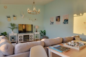 Villa (6 Bedrooms) | Interior - Oceanfront Kenai Villa w/ Fireplace & Deck (Kenai)
