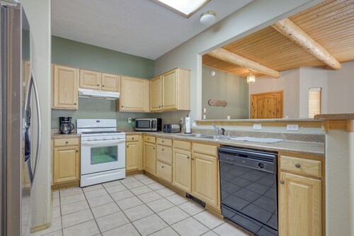 Amalia Mountain Getaway w/ Deck, Fireplace!