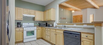 Amalia Mountain Getaway w/ Deck, Fireplace!