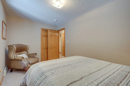 Amalia Mountain Getaway w/ Deck, Fireplace!