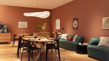 Daily continental breakfast (EUR 15 per person)