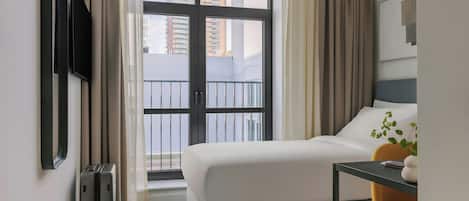 1 bedroom, individually furnished, free cots/infant beds