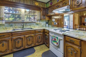 House (4 Bedrooms) | Interior - Vintage Chipley Getaway on Large Private Property (Chipley)