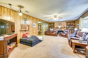 House (4 Bedrooms) | Interior
