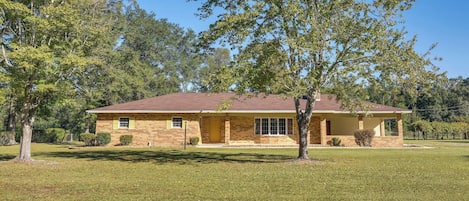 House (4 Bedrooms) | Front of property