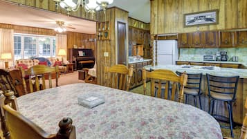 ํ์ฐ์ค (4 Bedrooms) | ๋ด๋ถ