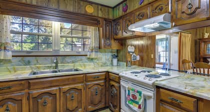 Vintage Chipley Getaway on Large Private Property