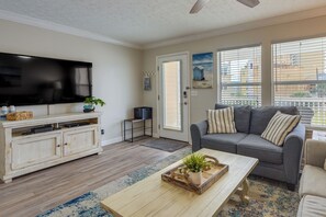 Apartment (1 Bedroom) | Interior - Charming PCB Condo w/ Balcony: Walk to Beach! (Panama City Beach)