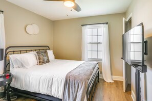 Interior - Charming Greensboro Home - 2 Mi to Downtown! (Greensboro)