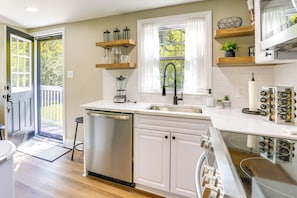 House (3 Bedrooms) | Interior - Charming Greensboro Home - 2 Mi to Downtown! (Greensboro)