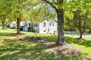 House (3 Bedrooms) | Interior - Charming Greensboro Home - 2 Mi to Downtown! (Greensboro)