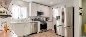 Waterfront Mariposa Hideaway: Hot Tub & Mtn Views!