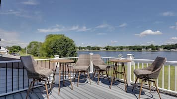 Talo (Multiple Bedrooms) | Sisätilat