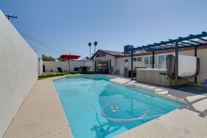 Outdoor pool - Tempe Home w/ Hot Tub Next to Papago Park (Tempe)