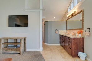 Interior - Tempe Home w/ Hot Tub Next to Papago Park (Tempe)