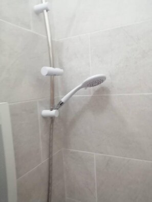 Bathroom - Lovely Studio - Perfect Weekend Stay in Cork (Cork)