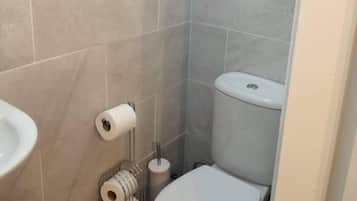Studio | Bathroom