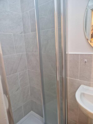 Studio | Bathroom