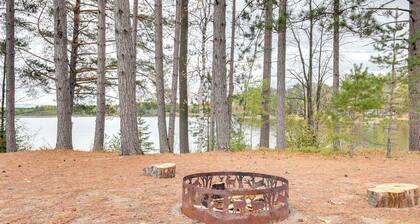 Boat Dock & Fire Pit: Lakefront Monico Home!
