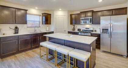 Family-friendly Riverbank Retreat: Close to Parks!