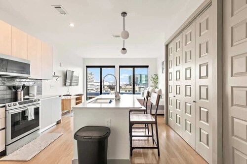 Midtown Luxury with Skyline Views