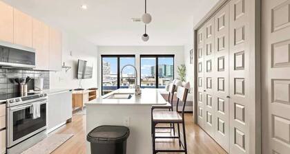 Midtown Luxury with Skyline Views