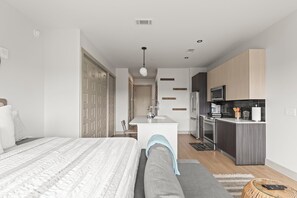 アイロン / アイロン台、旅行用ベビーベッド、WiFi、ベッドシーツ