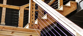 Grey Pine Lodge | King Classic | BEST Location & Amenities!