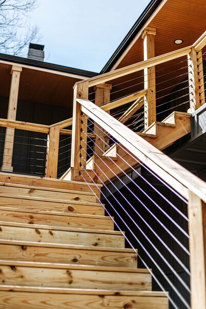 Grey Pine Lodge | King Classic | BEST Location & Amenities!