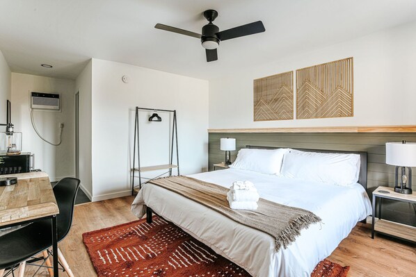 1 bedroom, desk, WiFi, bed sheets