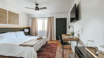 1 bedroom, desk, WiFi, bed sheets