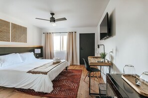 1 Schlafzimmer, Schreibtisch, WLAN, Bettwäsche