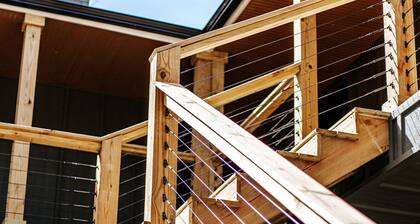 Grey Pine Lodge | King Deluxe | BEST Location & Amenities!