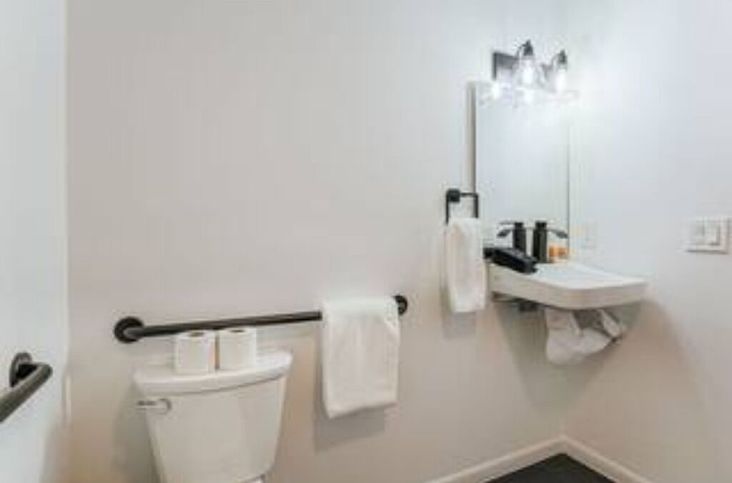 淋浴设施、吹风机、毛巾