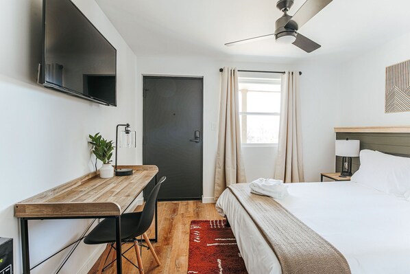 1 bedroom, desk, WiFi, bed sheets