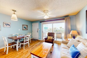 TV - Sunny, water view condo with balcony & pool, beach across the street (Gulf Shores)