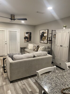 TV - New! SeaRenity 2bdrm Townhome in Fort Walton Beach (Fort Walton Beach)