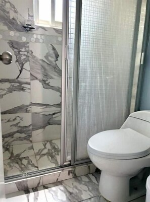 Handtücher, Seife, Toilettenpapier