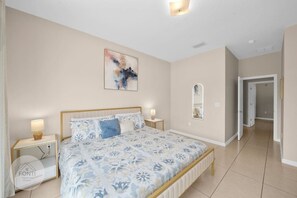 4 habitaciones, tabla de planchar con plancha y cuna de viaje 