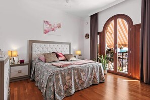 5 bedrooms, iron/ironing board, free WiFi, bed sheets