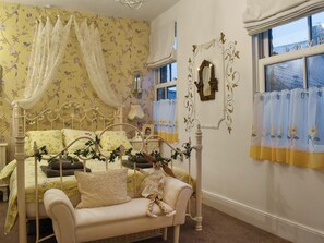 1 bedroom, free WiFi, bed sheets - A romantic escape in the heart of Whitby. (Whitby)